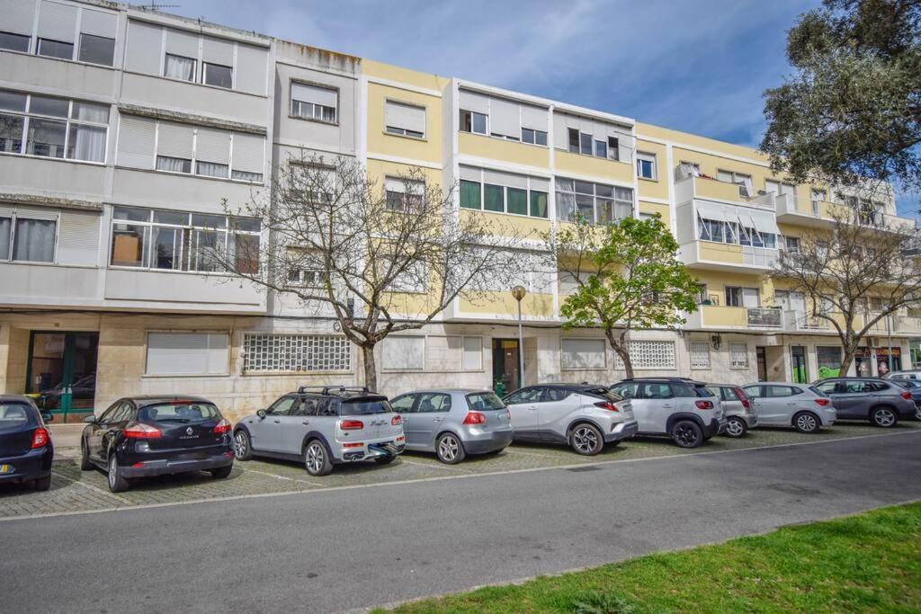 Cozy And Sunny Family Apartment Lisbona Esterno foto