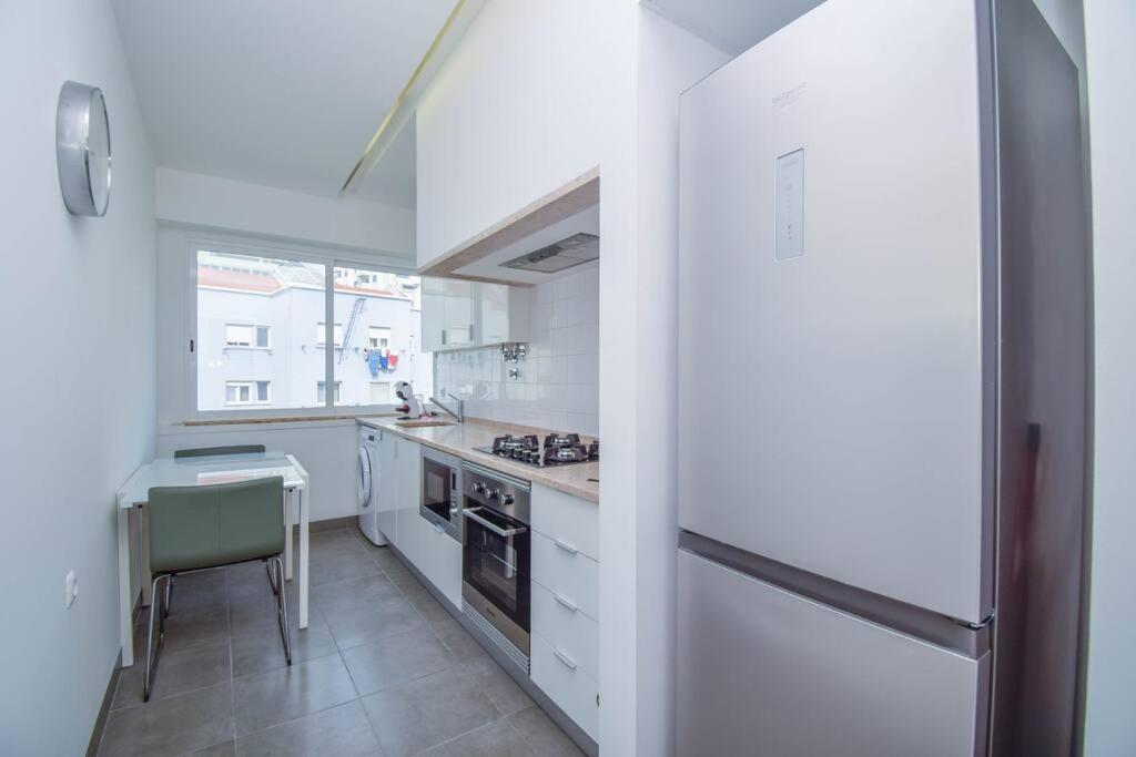 Cozy And Sunny Family Apartment Lisbona Esterno foto