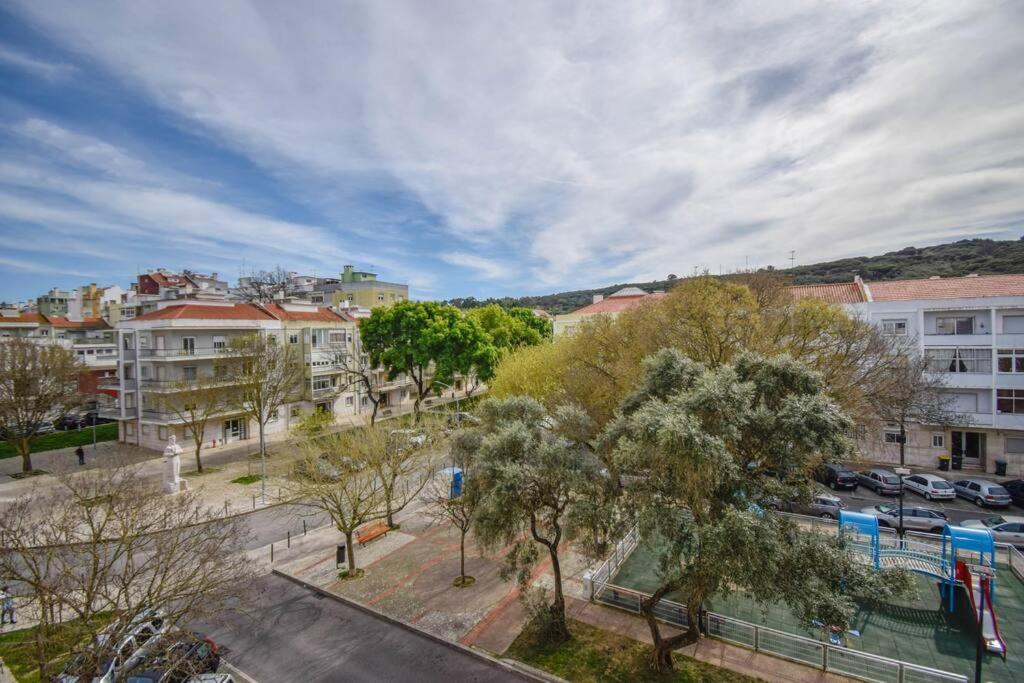 Cozy And Sunny Family Apartment Lisbona Esterno foto