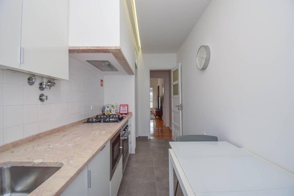 Cozy And Sunny Family Apartment Lisbona Esterno foto