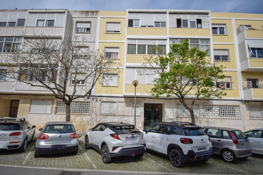 Cozy And Sunny Family Apartment Lisbona Esterno foto