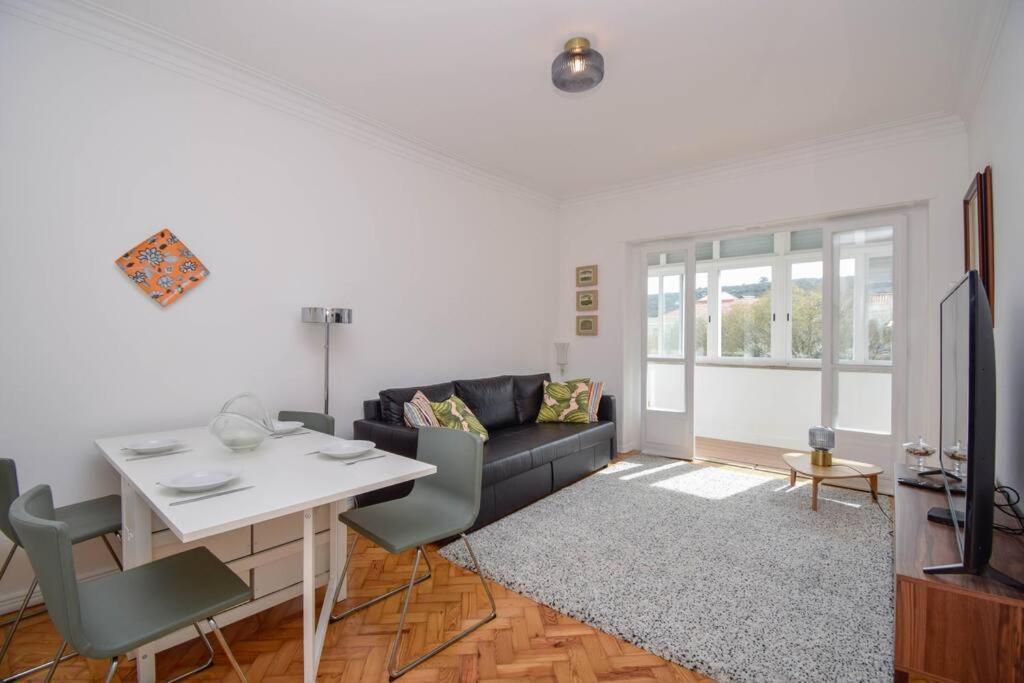 Cozy And Sunny Family Apartment Lisbona Esterno foto