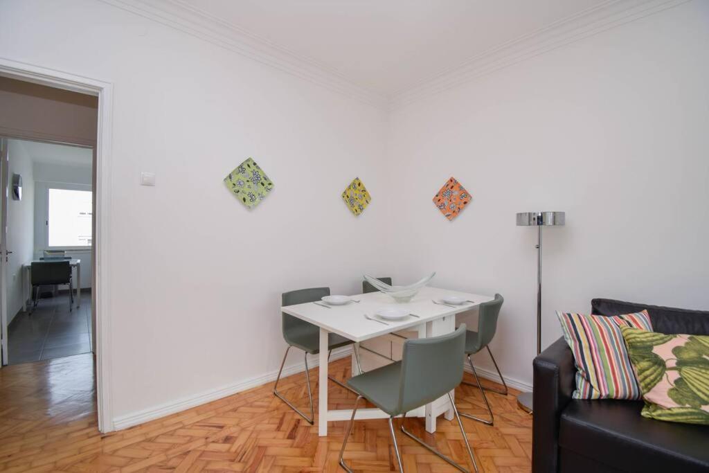 Cozy And Sunny Family Apartment Lisbona Esterno foto